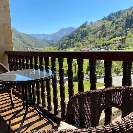 Malvasia - Adults Only 3* Cabezón de Liébana