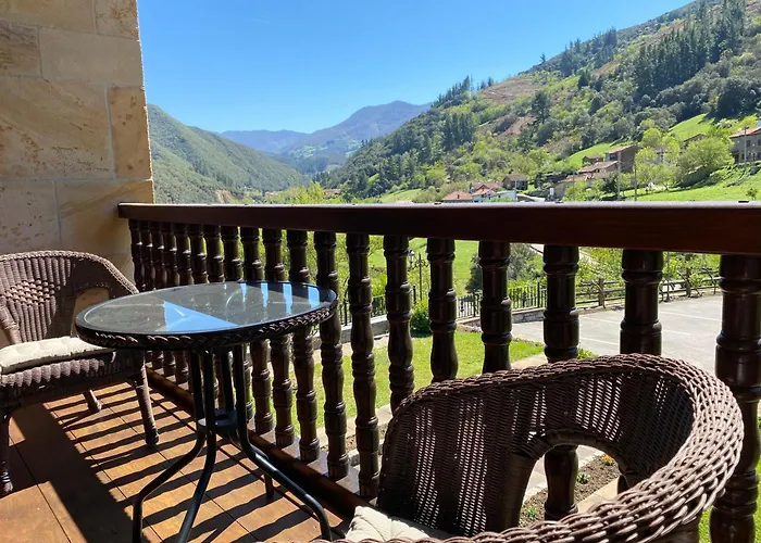 Malvasia - Adults Only 3* Cabezón de Liébana