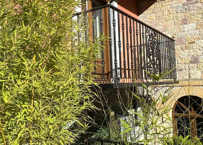 Malvasia - Adults Only 3* Cabezón de Liébana